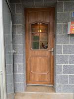 Porte fenêtre en bois avec moulures